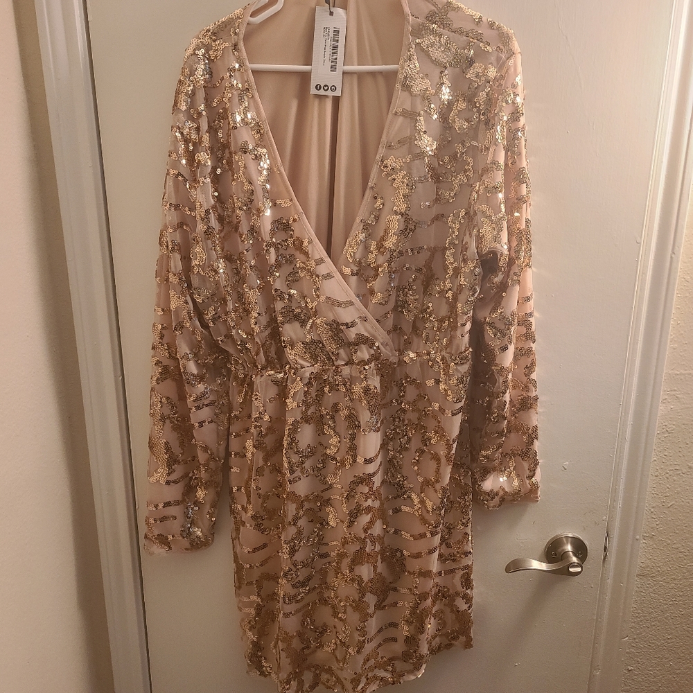 Boohoo rose gold sequin dress  US 20 NWT